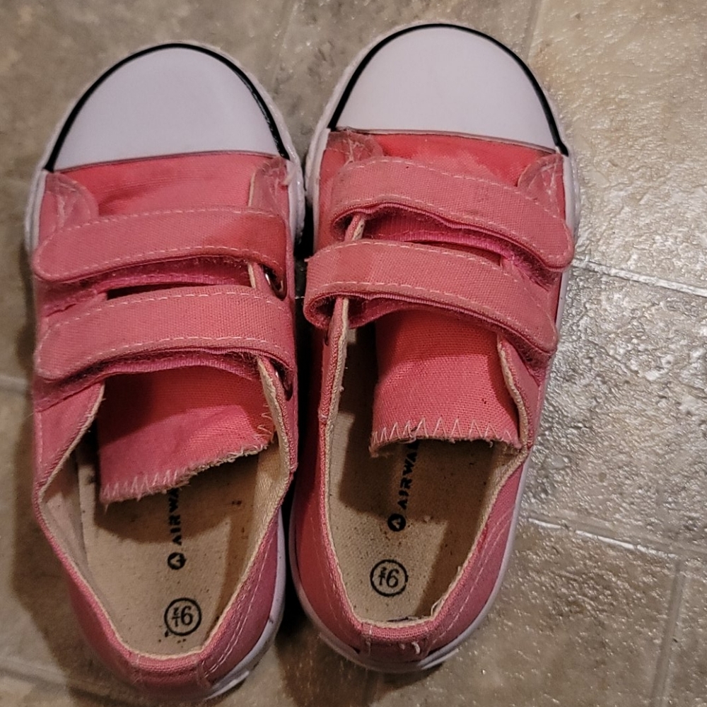 Airwalk pink toddler shoes 9 1/2